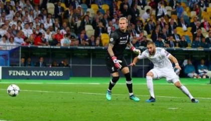  科隆门将超神扑救零封拜仁攻击群  