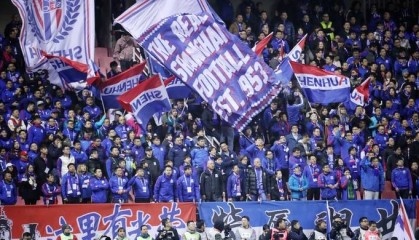  沃尔夫斯堡主场灯光故障延期比赛  