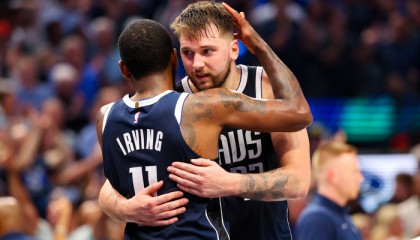  欧文灵动突破独行侠主场力克快船队