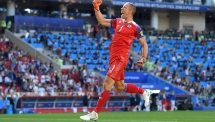  科隆,门将神勇发挥多次扑救保住平局拿到关键一分